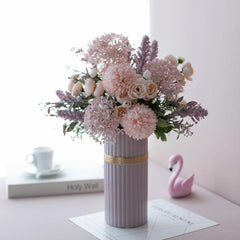 Cream powder simulation flower vase, flower arrangement in living room