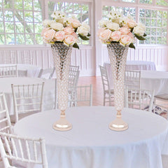 Wedding table with crystal guide and horn flower set