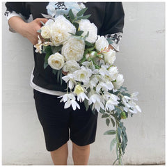 Hand bouquet waterfall bridal bouquet simulation wedding flowers