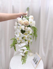 Hand bouquet waterfall bridal bouquet simulation wedding flowers