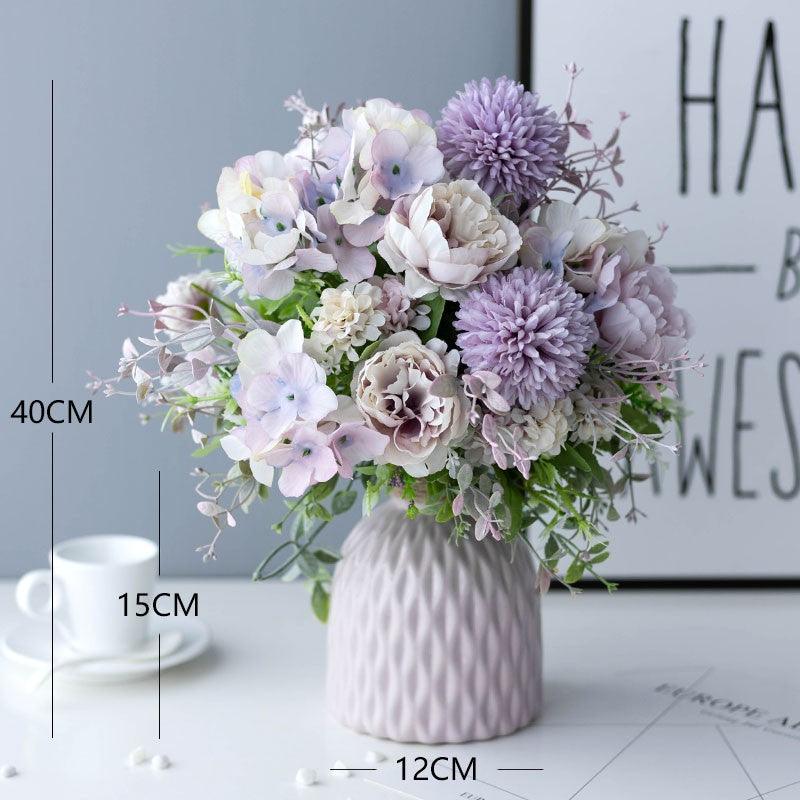 Cream powder simulation flower vase, flower arrangement in living room