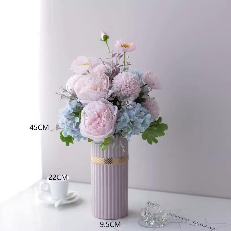 Cream powder simulation flower vase, flower arrangement in living room