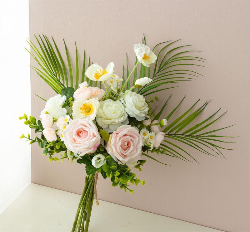 Cream powder simulation flower vase, flower arrangement in living room